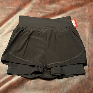NWT spanx get moving short. Black. Medium.